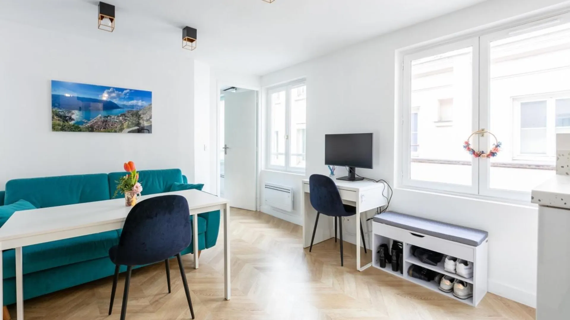 Charme Bleu Chaussee D'antin By Weekome Paris